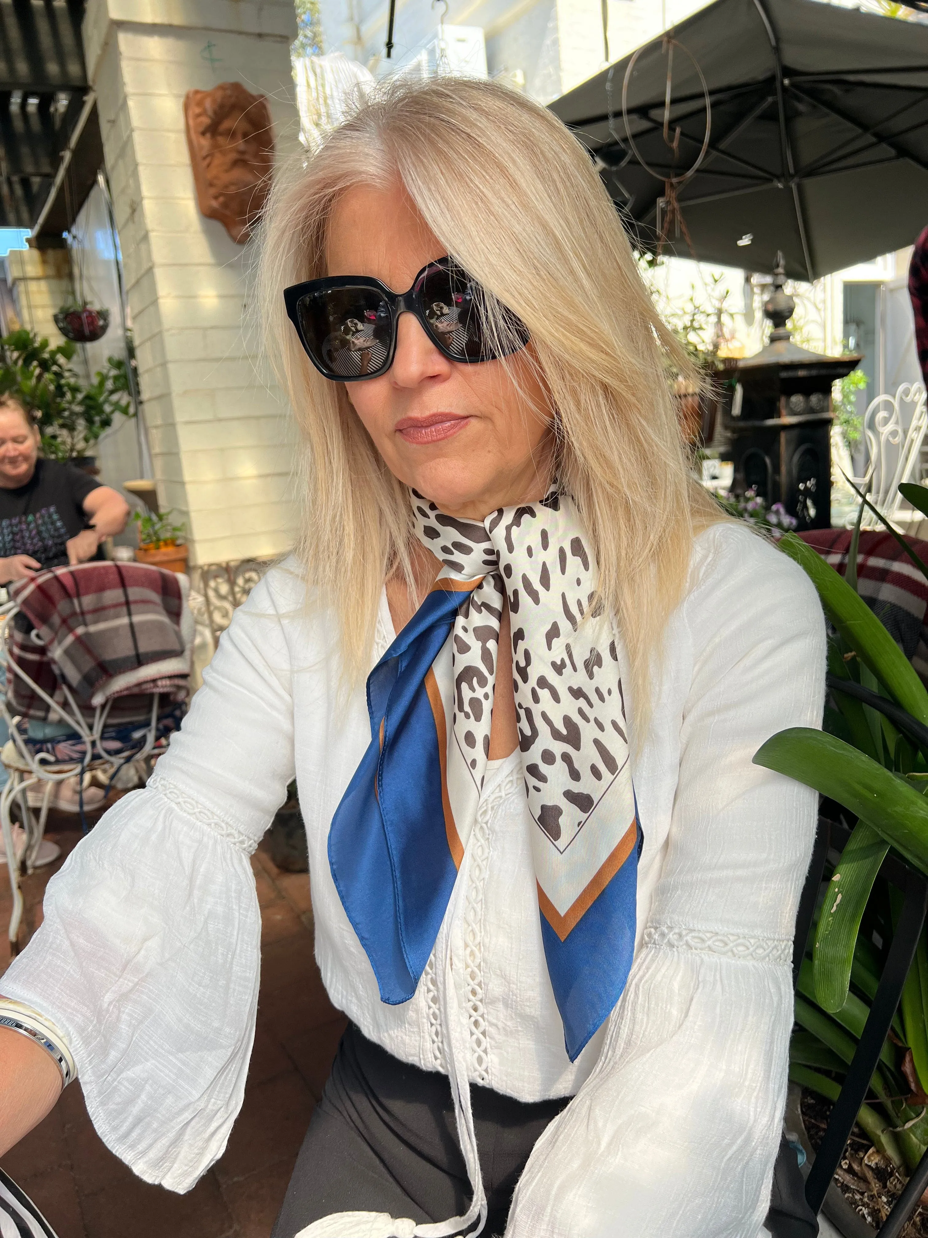 💥 Leopard Print Neck Scarf Square White Blue Border