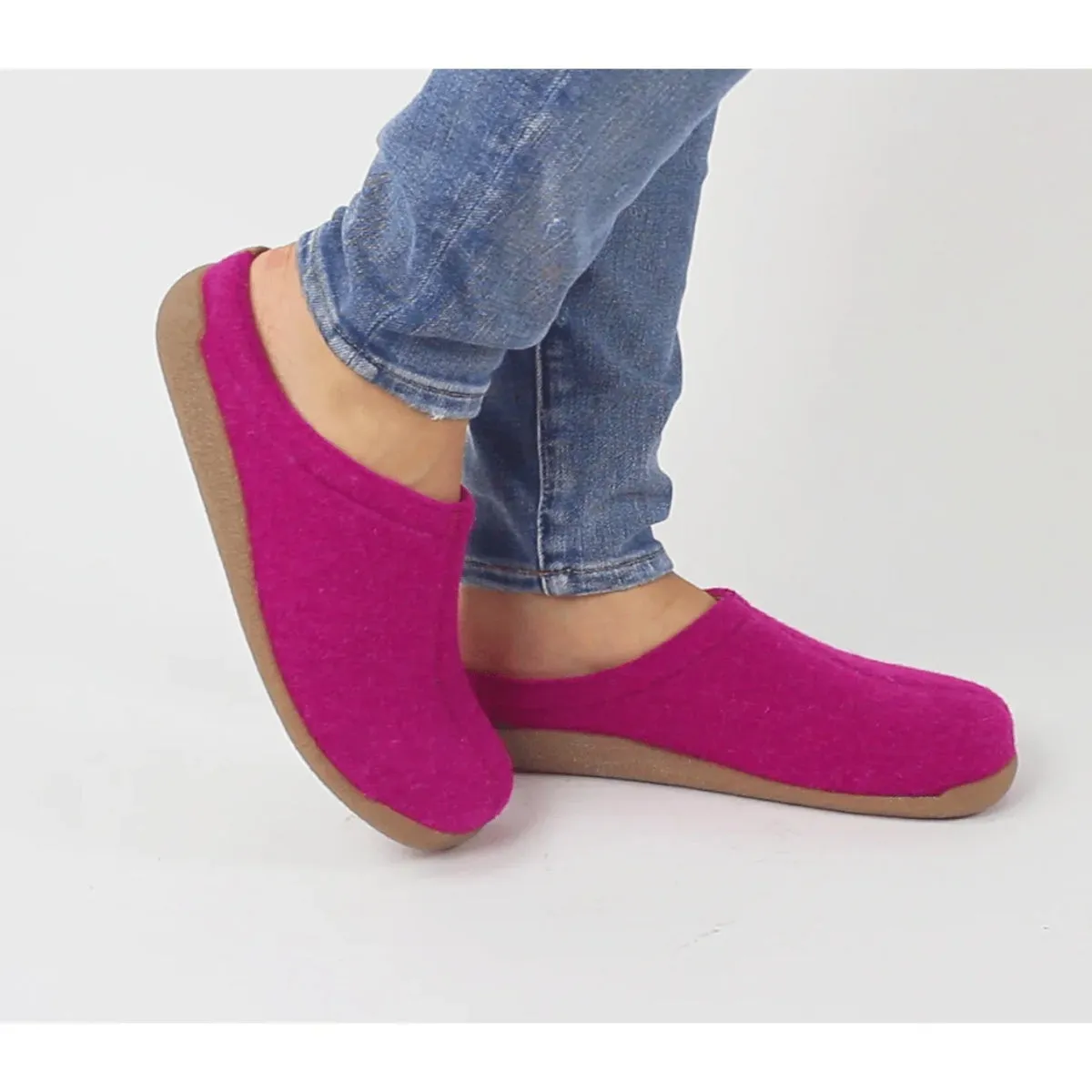 Sanita Lodge Slide Slipper Unisex In Fuchsia