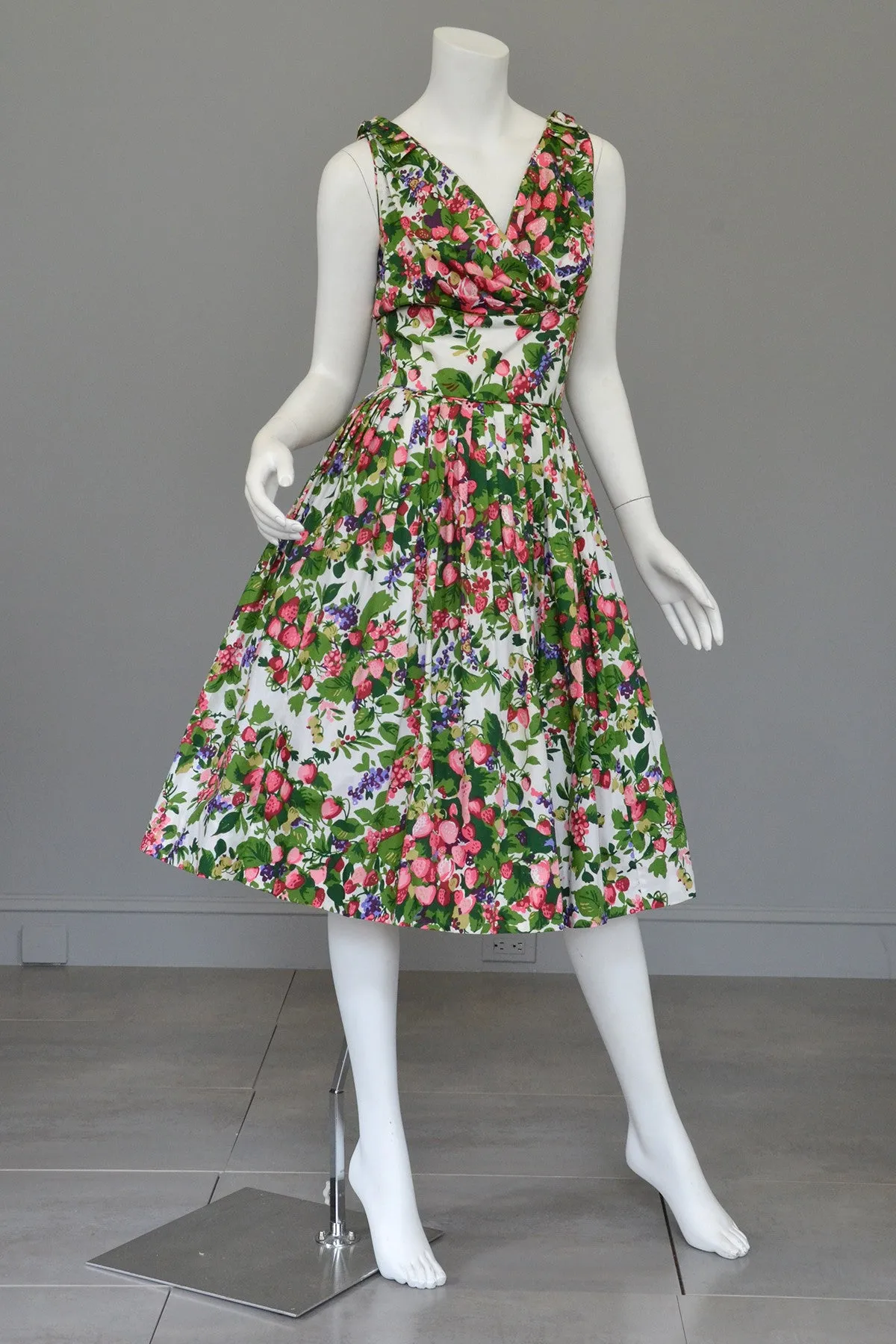 Vintage 50s 60s Strawberry Novelty Print Fit and Flare Dress