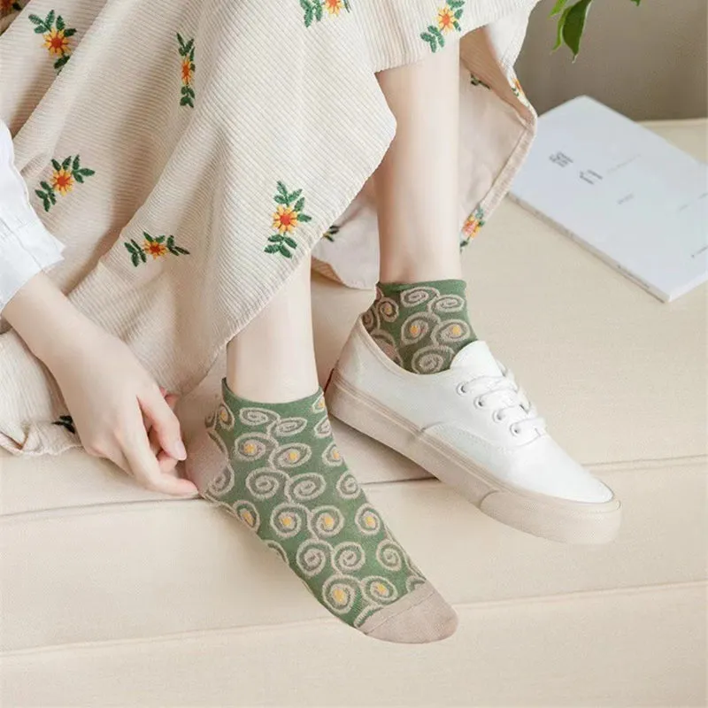 Women's Embossed Floral Cotton Socks